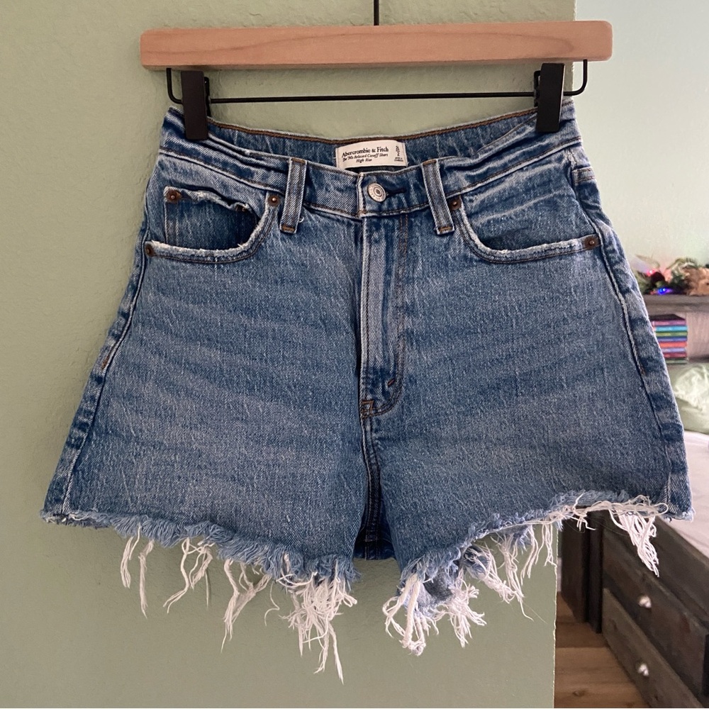 Abercrombie Curve Love High Rise 90s Cutoff Short ~ Medium ~ Size 26/2